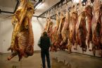 1200px Meat hanging in cooler room 01