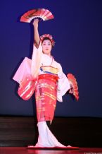 Traditional Japanese Dance, Kimono ... (Click to enlarge)