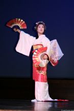 Traditional Japanese Dance, Kimono ... (Click to enlarge)