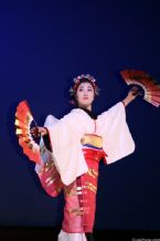 Traditional Japanese Dance, Kimono ... (Click to enlarge)