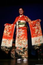 Kimono, Traditional Japanese Costumes ... (Click to enlarge)