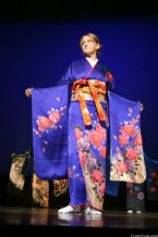 Kimono, Traditional Japanese Costumes ... (Click to enlarge)