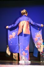 Kimono, Traditional Japanese Costumes ... (Click to enlarge)