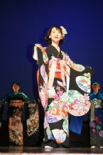 Kimono, Traditional Japanese Costumes ... (Click to enlarge)