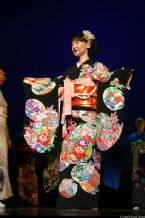 Kimono, Traditional Japanese Costumes ... (Click to enlarge)