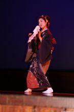 Traditional Japanese Umbrella Dance Performance ... (Click to enlarge)